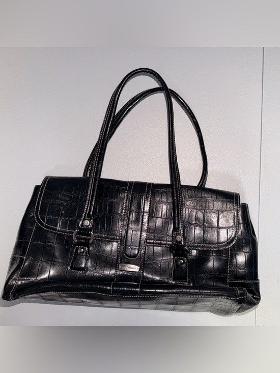Liz Claiborne Handbags - Liz Claiborne Black Croc-Embossed Shoulder Tote